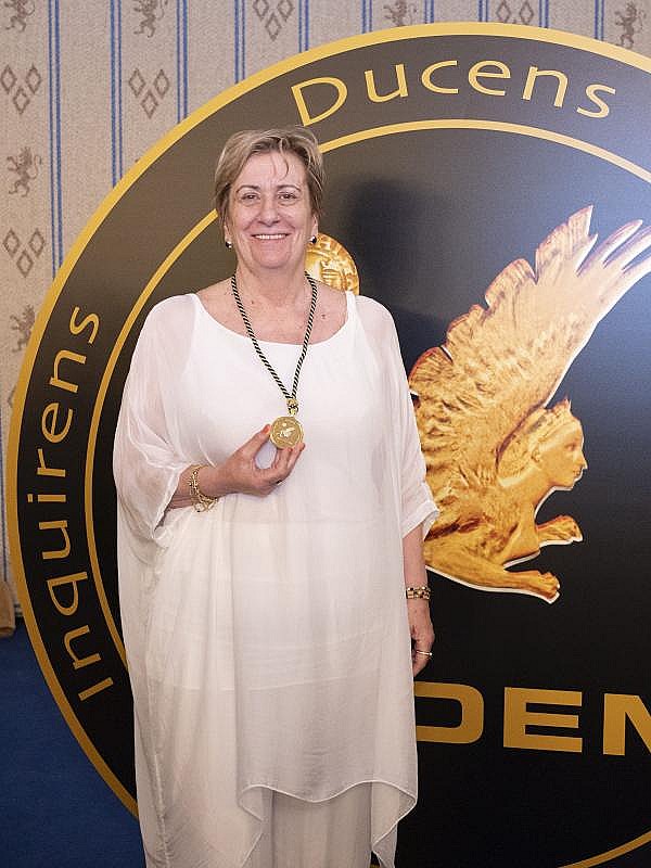 Entrega Medalla de la Academia
