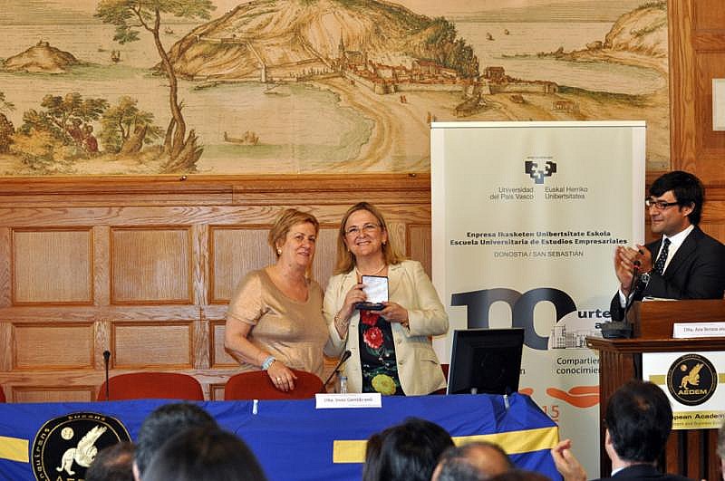 Entrega de la Medalla de AEDEM