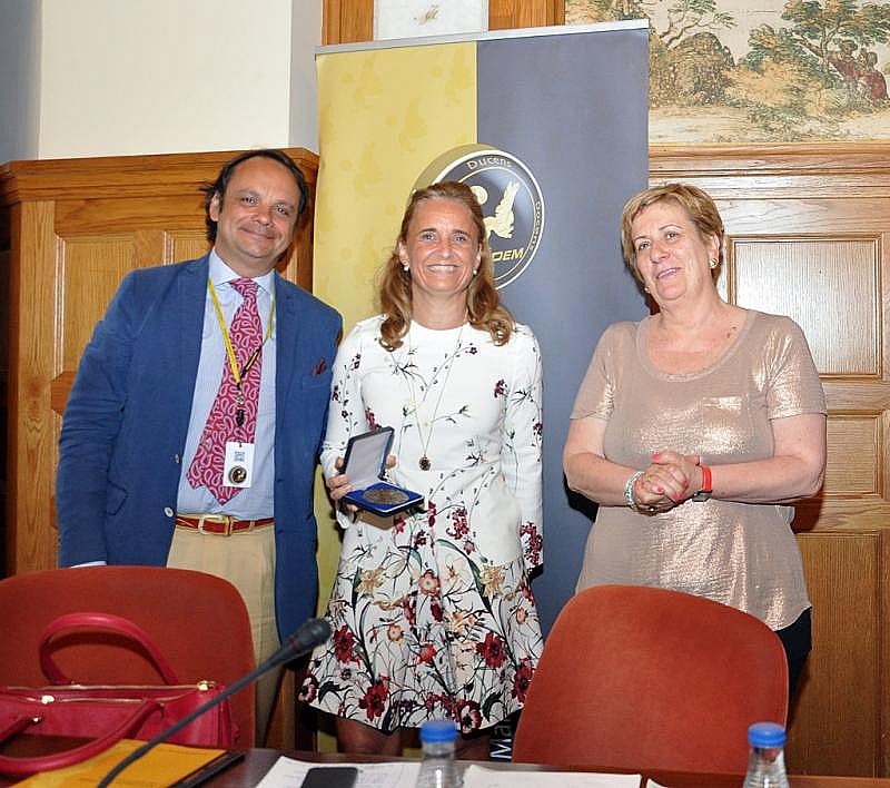Entrega de la Medalla de AEDEM