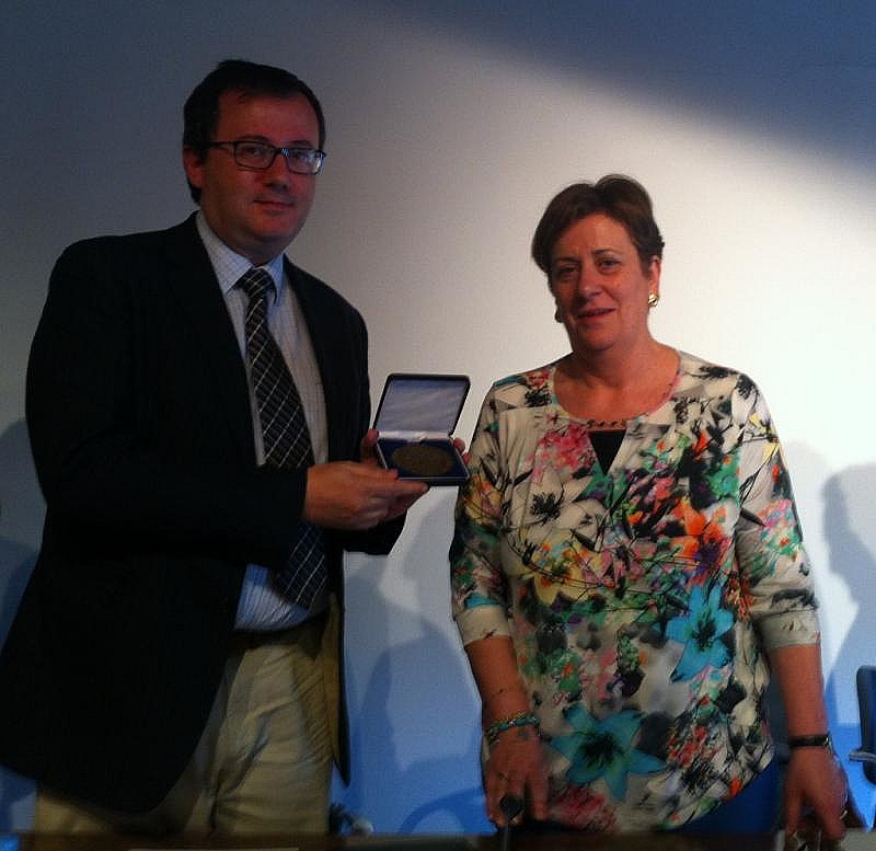 Entrega de la Medalla de AEDEM