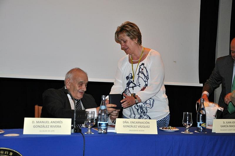 Entrega de la Medalla de AEDEM, Distinción al Méri