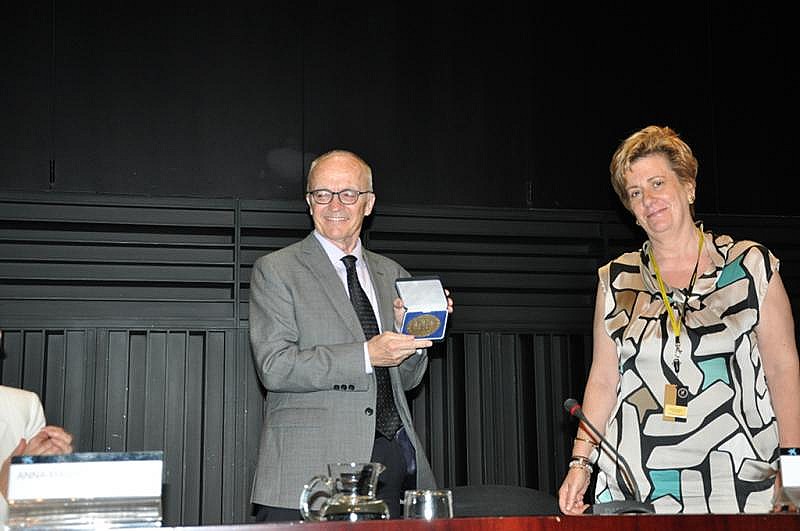 Premio Nobel de Economía 2004